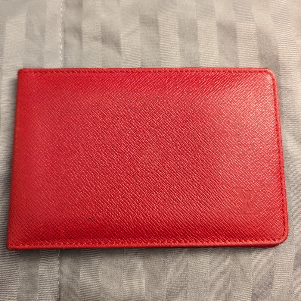 Lv red taiga leather card case